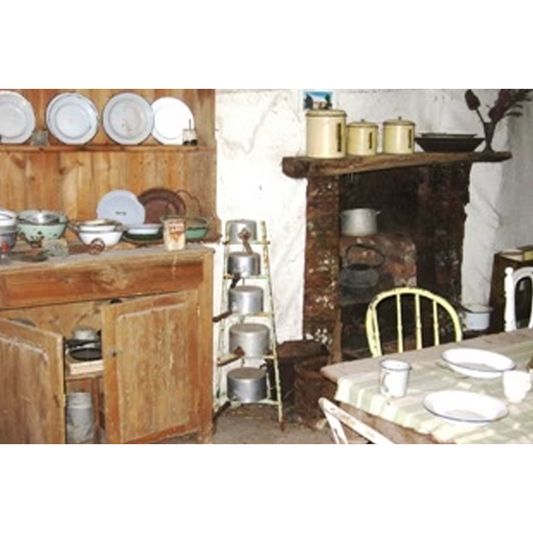 Wooden Puzzle - Historic Kitchen - 12 Pieces