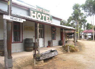 Wooden Puzzle - Historical Hotel - 24 Pieces